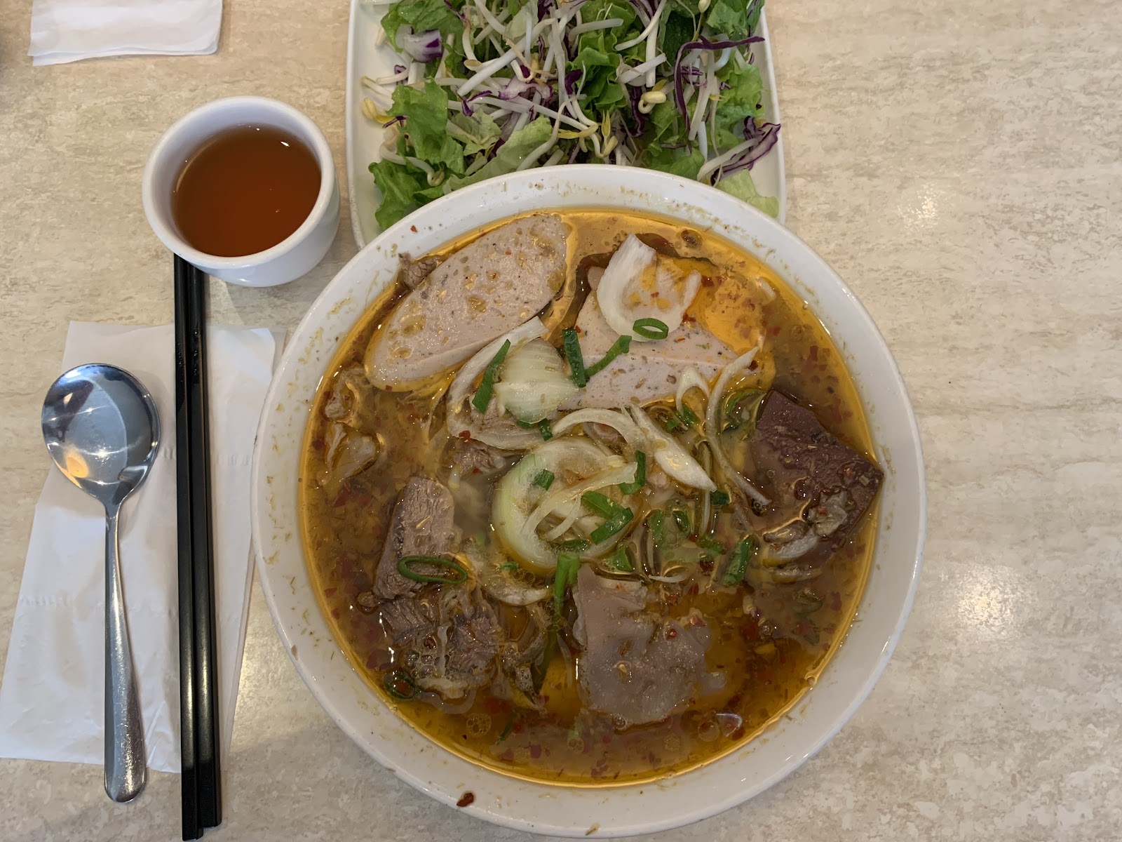Bún bò Huế at Dong Ba